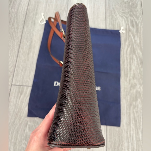 Dooney & Bourke Tote Bag in EUC. Comes w/branded dustbag. Absolutely beautiful. - Picture 5 of 14